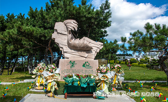 生命之花：解讀葬禮花圈背后的文明密碼